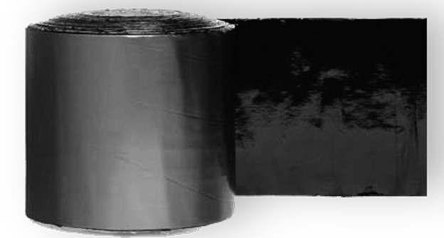 NASTRI BITUMINOSI Nastro bituminoso autoadesivo autoprotetto con film in alluminio rinforzato che ricopre una massa bituminosa impermeabile.