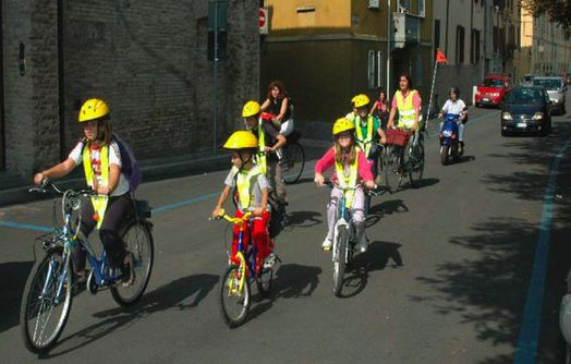 Bicibus o Pedibus a scuola in gruppo,