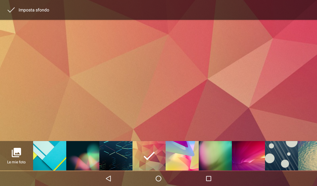Cambiare l immagine di sfondo 1. Toccare lo sfondo dello schermo e mantenere premuto per alcuni secondi, apparirà la schermata seguente. 2.