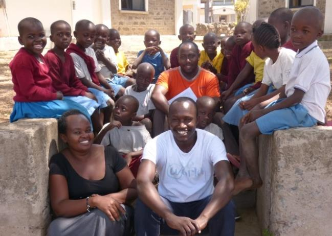 Moses Juma e Samwel Onyango, ora frequentano la scuola secondaria maschile di Ringa. Ecco la foto dei bambini che ospitiamo attualmente al Dala Kiye. P.