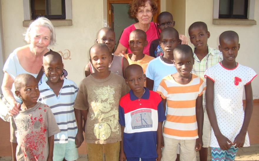 9 gennaio Il gruppo LDS (sostegno a distanza) della Fondazione We World Kenya, è arrivato a Karungu per aggiornare le foto dei bambini che ricevono il sostegno.