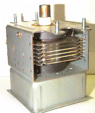 radiale. Il magnetron viene utilizzato principalmente nei forni a microonde e nei radar. 13 14 Il Magnetron (III) Il Forno a Microonde Un tipico magnetron a 2.45 GHz per forno a microonde.