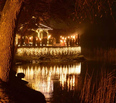 Ogni giorno dell Avvento è diverso dall altro: gruppi folkloristici, associazioni e varie iniziative assicurano agli ospiti un programma molto vario per aspettare insieme il Natale.