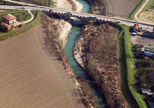 paesaggio Nelle Linee guida la strada viene considerata un elemento di costruzione del paesaggio e non solo una infrastruttura per lo spostamento di