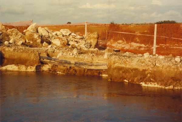 Crollo lungo la strada litoranea avvenuto nel 1992 Le particolari peculiarità dell area, rendono le spunnulate - oggetto di tutela idrogeologica (D.Lgs.