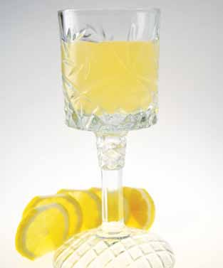 All Day Cocktail BETWEEN THE SHEETS 3 cl Rum chiaro 3 cl Cognac 3 cl Triple Sec 2 cl Succo di limone fresco The