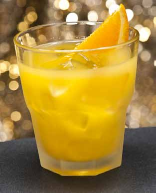 All Day Cocktail SCREWDRIVER 5 cl Vodka 10 cl Succo d arancia Versare gli ingredienti in