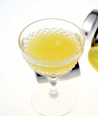 All Day Cocktail SIDECAR 5 cl Cognac 2 cl Triple Sec 2 cl Succo di limone fresco The