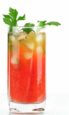 Long drink BLOODY MARY 4,5 cl Vodka 9 cl Succo di pomodoro 1,5 cl Succo di limone 2-3 gocce di Worcestershire Sauce Tabasco Sale di sedano Pepe