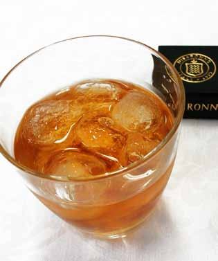 After Dinner Cocktail GODFATHER 3,5 cl Scotch 3,5 cl Di Saronno Versare gli ingredienti