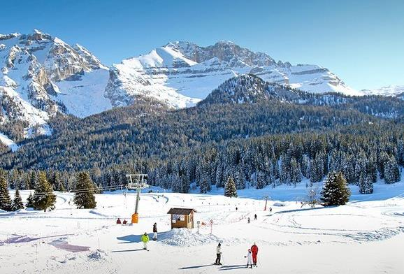 6 MARZO Gita sulla neve a Passo Campo Carlo Magno Sulla neve con le ciaspole, con gli sci da fondo, da discesa e sci alpinismo.