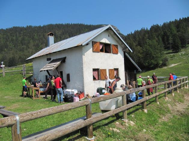 Possibilità di escursioni nei dintorni; cima Roccapiana 1887 m.