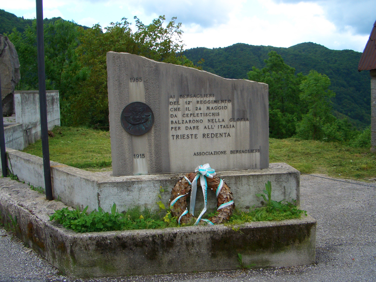 Il 24 maggio 1915, già nelle prime ore dall inizio del conflitto tra l Italia e l Austria-Ungheria, il Passo Solarie, sito sulla linea del vecchio confine, venne rapidamente superato dai reparti