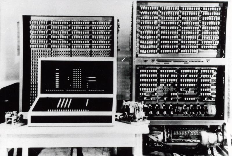 1941 KONRAD ZUSE Costruisce lo Z3 il primo computer TURING completo totalemente