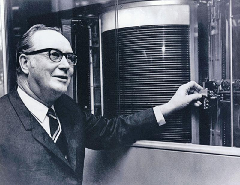1956 - IBM Costruisce il primo