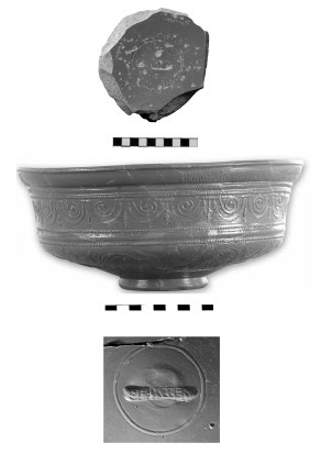 dell argilla. Terra sigillata sud-gallica (figg. 10-11) Una coppa carenata di forma Drag. 29 fu trovata nello strato di detriti della villa più antica.
