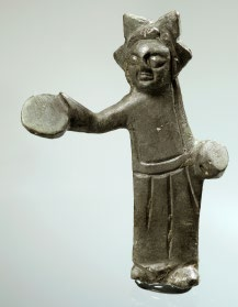 In particolare si tratta di cinquantatre statuette in bronzo tutte raffiguranti Ercole in assalto (fig.