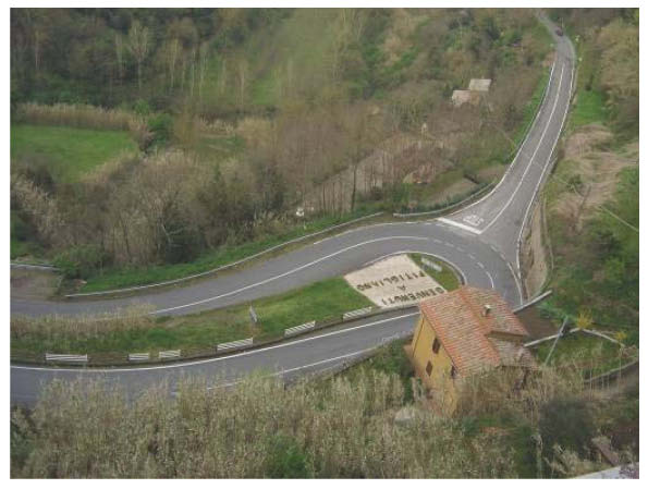 Restano di questo castello anche alcune porzioni delle mura che cingevano il borgo,; all estremità della rupe si trova inoltrala chiesa di san Bartolomeo.