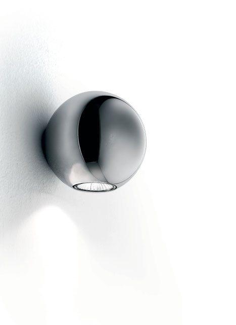 Design selection 08 4 Pelota by Linea Light Studio Montatura in ferro con finiture in cromo, rame o bianco. Monture en fer avec finitions en chrome, cuivre ou blanc.