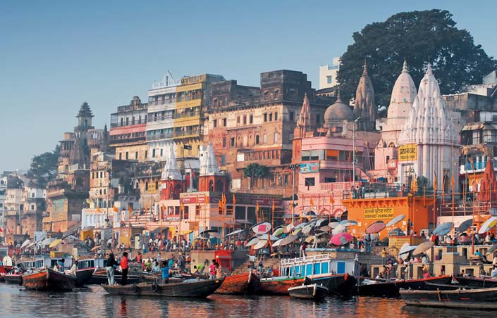 TOUR DEL NORD E VARANASI VIAGGIO INDIVIDUALE varanasi VIAGGIO DI 14 GIORNI - VISITE PRIVATE CON GUIDA LOCALE PARLANTE ITALIANO 1 giorno: Italia - Delhi Partenza con volo di linea per Delhi.