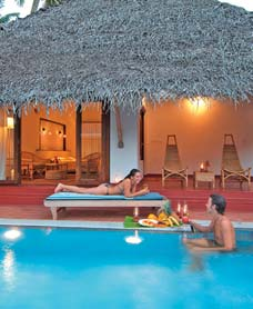 L albergo dispone inoltre di una piscina e di una rinomata Spa per il relax e benessere degli ospiti. VEDI TABELLA PREZZI PAG.