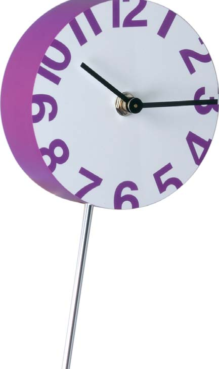 /swinging wooden wall clock (K)