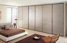 233,5 265,5 finiture: laccato opaco, laccato lucido aperture: battente scorrevole scorrevole complanare Wardrobe with Online hinged doors, with soft closing system, in greige polish lacquered and