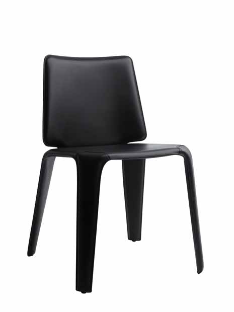 34 Mood Art. 720 Sedia Mood con anima in acciaio e rivestimento del sedile e schienale in cuoio naturale. Disponibile nei colori nero, marrone scuro, rosso e bianco.
