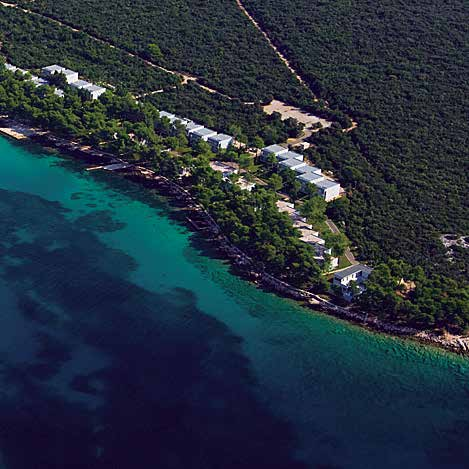 Un oasi di pace e relax la chiave è nelle vostre mani Appartamenti e ville di lusso situate nella splendida baia sabbiosa di Crvena Luka, inseriti in un ambiente naturale