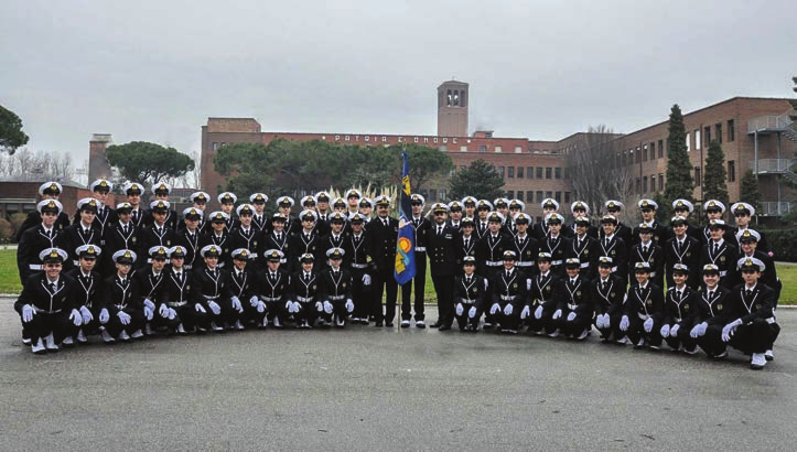 16 dicembre L unità più anziana della Marina Militare, nave Amerigo Vespucci, al termine dell intensa attività di formazione e di rappresentanza che l ha vista protagonista