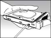 o Dischi rigidi da 2,5 pollici e dischi SSD: posizionare il disco nell'area del vassoio delimitata dalla linea rossa (fare riferimento all'immagine