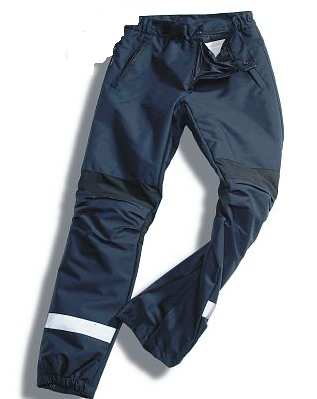 Descrizione Pantalone Il pantalone, realizzato in tessuto esterno cordura, ha gamba e ginocchio sagomati in modo specifico per impiego motociclistico ed è composto da due gambali e un fascione in
