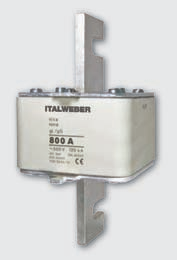 FUSIBILI INDUSTRIALI - DIN 43620 SERIE NH - NH/I - TIPO gg BLADE TYPE NH INDUSTRIAL FUSES - DIN 43620 SERIES NH - NH/I - gg TYPE Descrizione Corpo in steatite ad alta resistenza termica e meccanica.