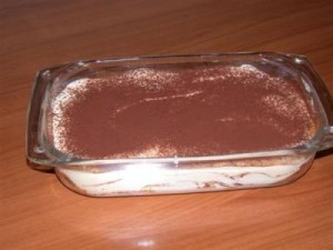 Ricetta Tiramisu Vi va di tirarvi su con un bel Tiramisù? Ecco un botta di vita con la ricetta Tiramisù, goloso da morire! Io lo adoro!