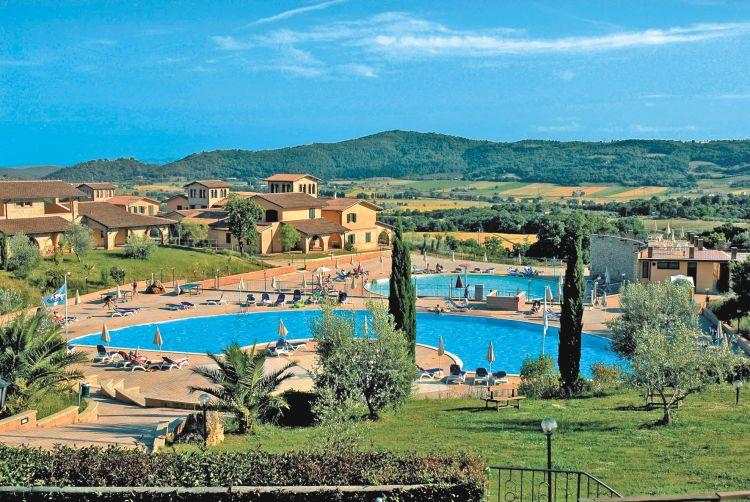 PREZZO A PERSONA TRATTAMENTO COME DA PROGRAMMA Pian dei Mucini Resort, adagiato sulle verdi colline dell alta Maremma toscana, a pochi chilometri da Massa Marittima (Grosseto), in posizione dominante