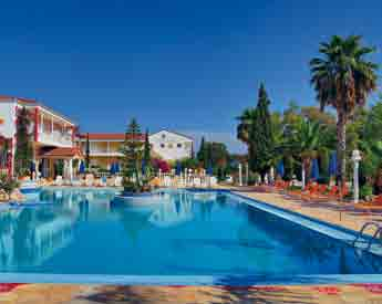 HOTEL IKAROS 2 H Laganas / www.ikaroshotel.gr Posizione: situato a 350 m dalla spiaggia, 400 m dal centro e 6 km dall aeroporto.