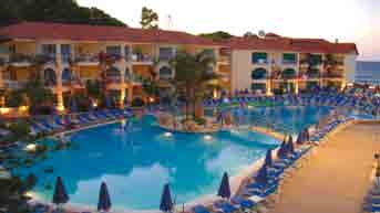 HOTEL TSILIVI BEACH 3 H + Tsilivi / www.tsilivi-beach-hotel.gr Posizione: situato vicino alla lunga spiaggia sabbiosa a 300 m dal centro di Tsilivi e 9 km dall aeroporto.