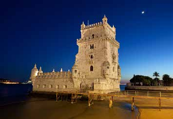 Nel quartiere di Belém, a riva fiume, visiti la chiesa del Monastero degli Jerónimos, la Torre di Belém (esterno) e il Monumento alle scoperte.