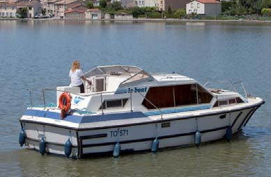 Lake Star Lake Star (1) Consort Disponibile in: Irlanda Eccellente rapporto qualità prezzo per questa barca famigliare con doppio postio di pilotaggio (Lake Star).