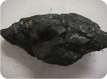 L'antracite L'antracite è il carbone di più antica formazione: di conseguenza, è il più ricco di carbonio fino al 98%, ha il più alto potere calorifico