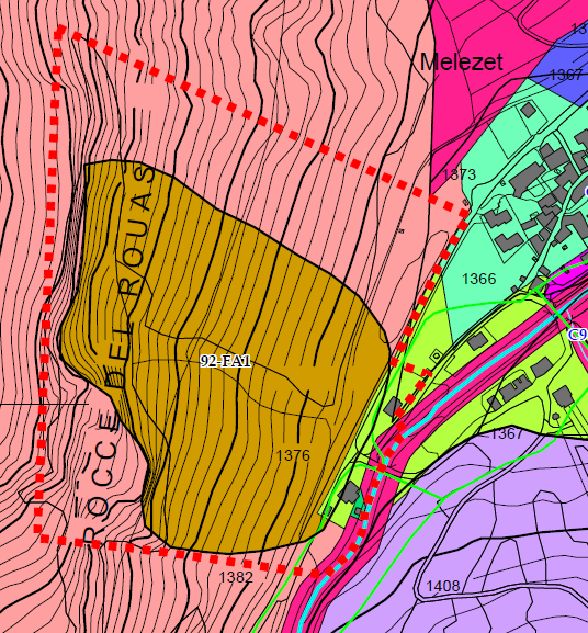 1. COMPATIBILITÀ DEGLI INTERVENTI CON LO STRUMENTO URBANISTICO E SIC Nella cartografia geomorfologica e dei dissesti di PRGC l area di intervento è perimetrata nella classe 92-FA1, frana di crollo