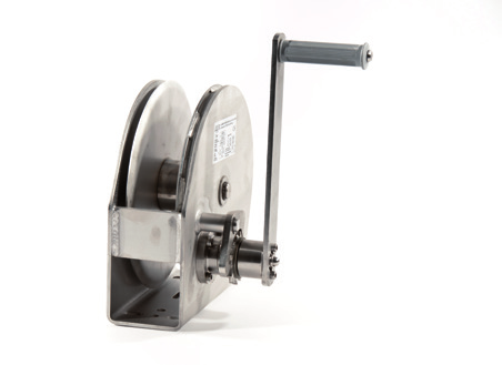 Verricello su mensola Premium Premium console-mounted winch Materiale: acciaio inossidabile A2 Forza di trazione 650 kg e 900 kg Material: stainless steel A2 Tensile force 650 kg and 900 kg