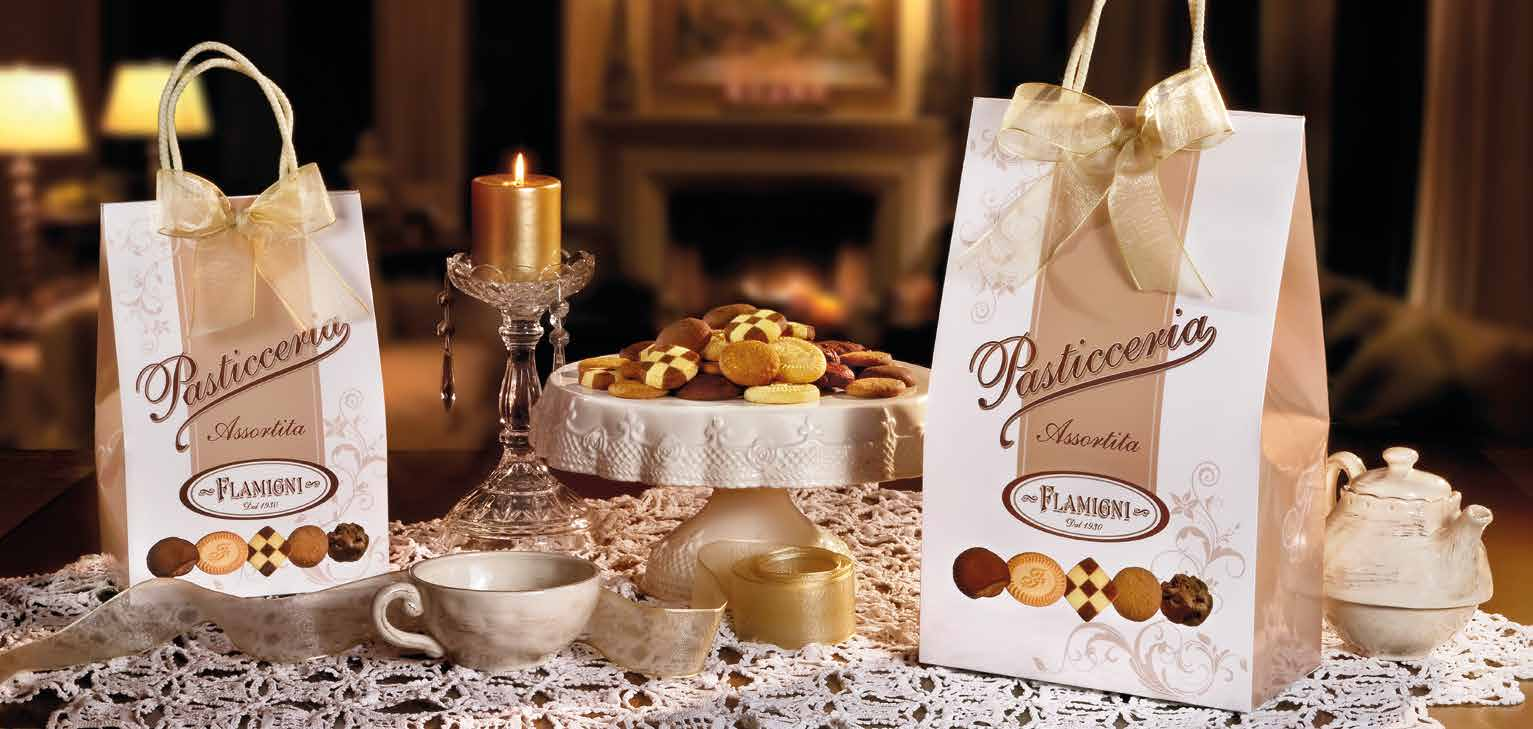 Assortimento classico: ovalino alla vaniglia, cuor di crema alla nocciola, damier di frolla bicolore, cookie al triplo cioccolato e bastogne al caramello La Pasticceria Le borsine con pasticceria da