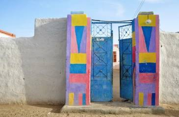 Khartoum/Deserto di Bayoda/Kawa Dopo la colazione partenza in direzione di Dongola, attraversando il DESERTO DI BAYODA su una strada asfaltata, con soste per ammirare le colonie di termiti, i segni