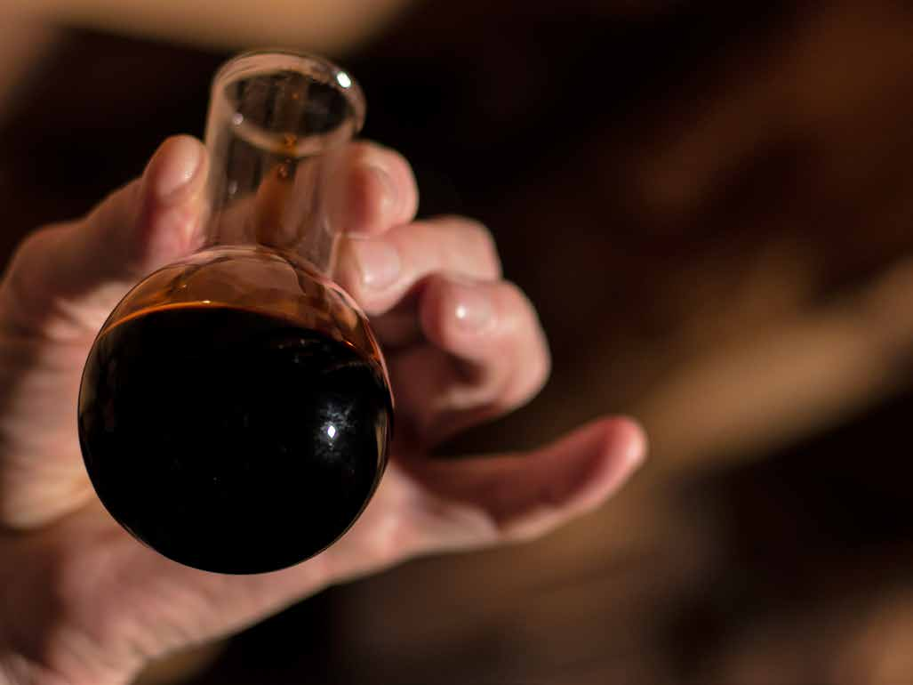 Maestria acetiera La ricetta del balsamico, un segreto tramandato a voce, di padre in figlio nel corso dei secoli.