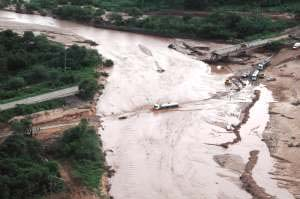 - Piogge sul nord dell'argentina (marzo - aprile 2006) Sulla porzione nord dell Argentina - le anomalie delle precipitazioni mensili sono positive- si producono inondazioni, con fuoriuscite delle