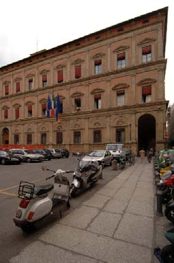 Piazza Rossini, 4 Roversi - Carta turistica di Bologna n cartiglio: 116 L'edificio fu costruito su