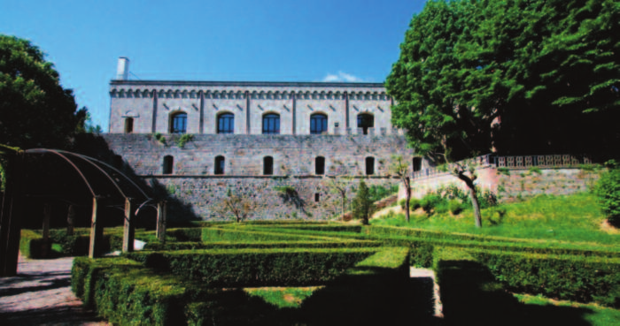 Sopra, La sede del Museo Civico -Pinacoteca Crociani a Palazzo Neri Orselli (foto Museo Civico di Montepulciano).