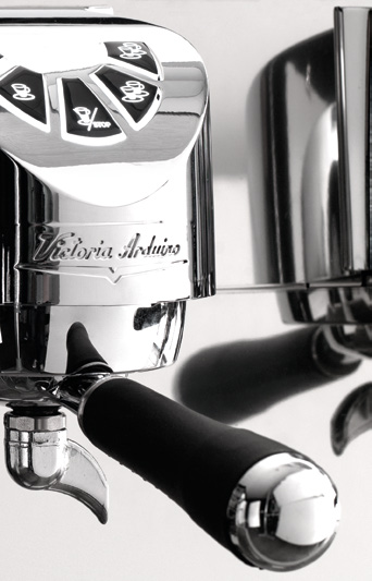 Le leve Push&Pull consentono al barista di ottenere vapore in modo veloce e sicuro. All the espresso machine informations in a TFT display.