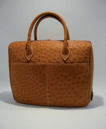 1979 DESCRIZIONE: Borsa da manager, chiusura zip con lucchetto, copri chiave, maniglia corta,